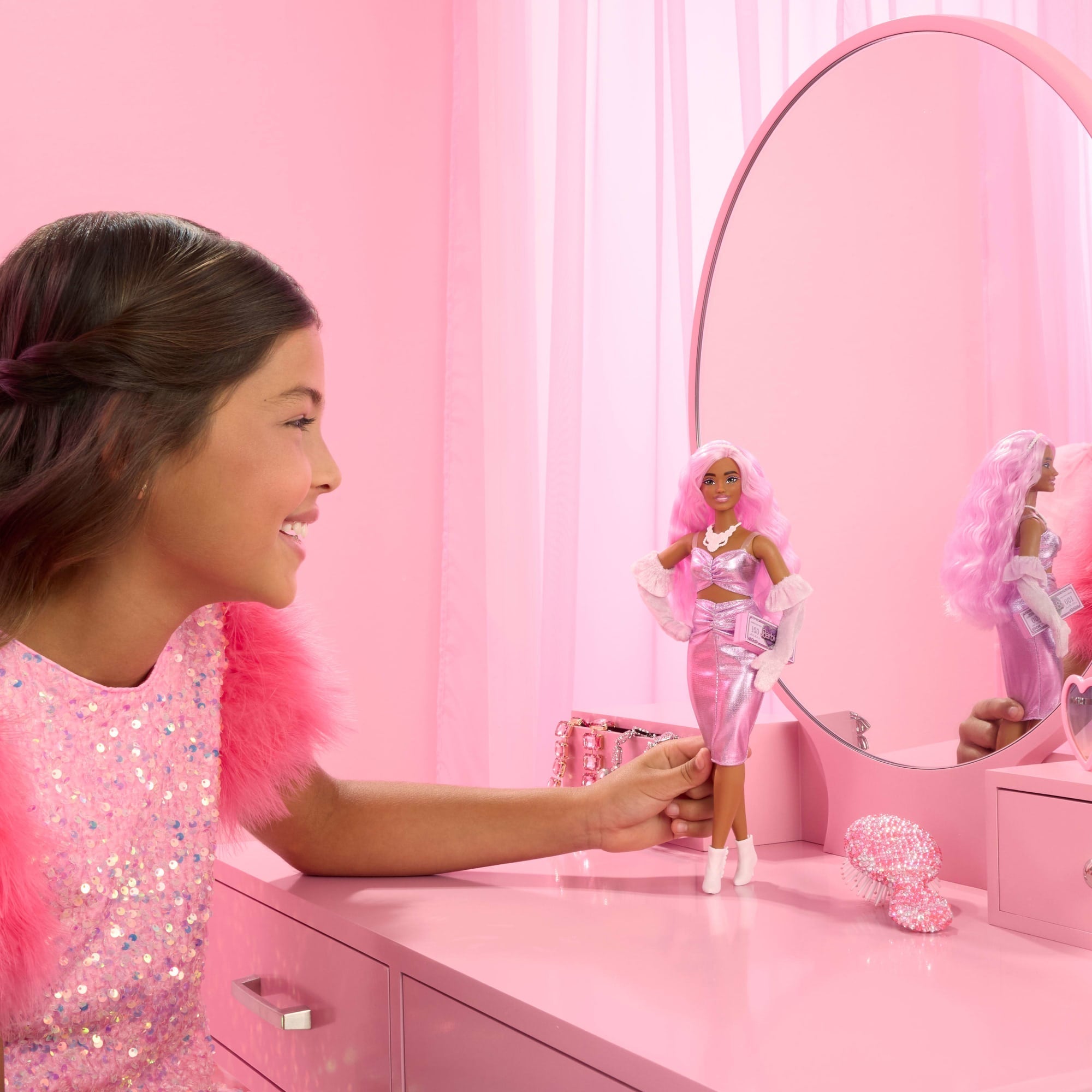 Barbie Fashionista Boneca Deluxe Cabelo Rosa e Vestido Brilhante